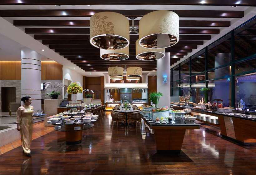 Отель Parkroyal Saigon