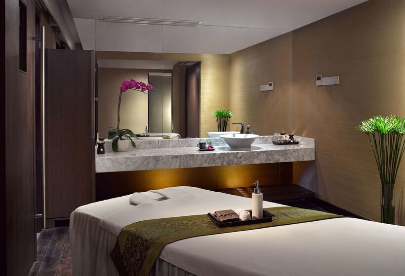 Отель Parkroyal Saigon