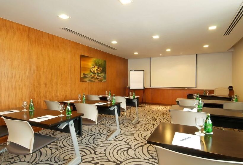 Отель Parkroyal Saigon