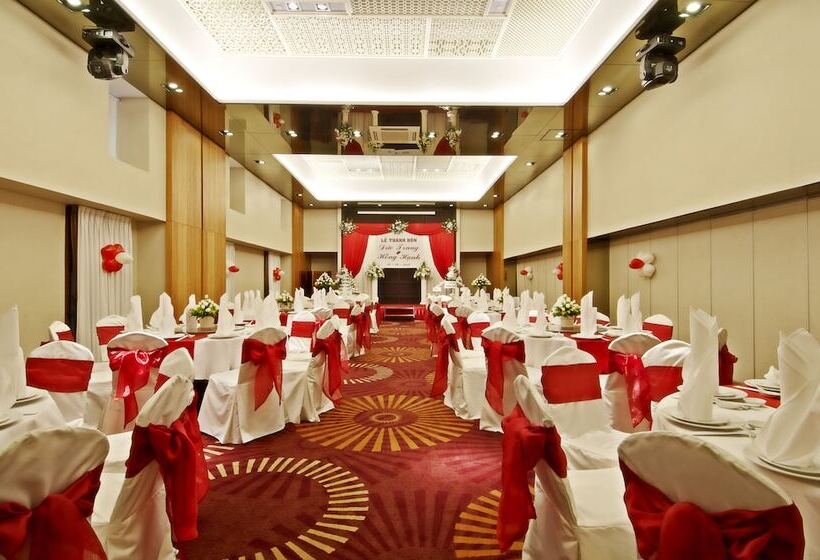 Отель Parkroyal Saigon