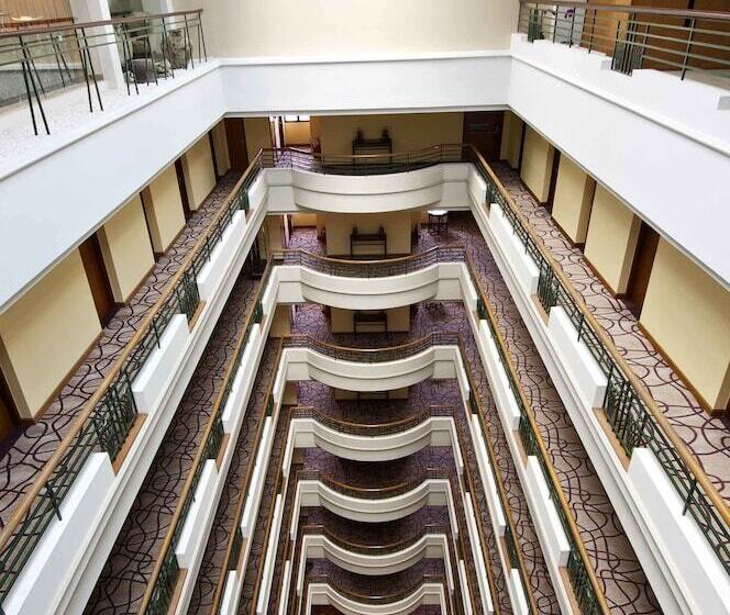 Отель Parkroyal Saigon