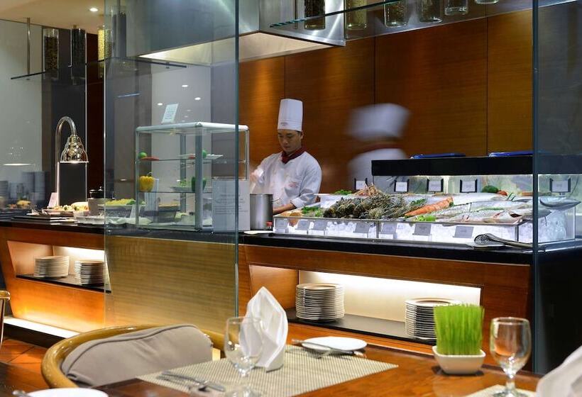 Отель Parkroyal Saigon