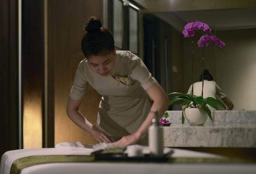 Отель Parkroyal Saigon