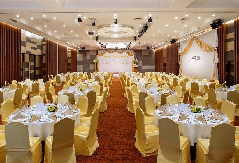 هتل Parkroyal Yangon