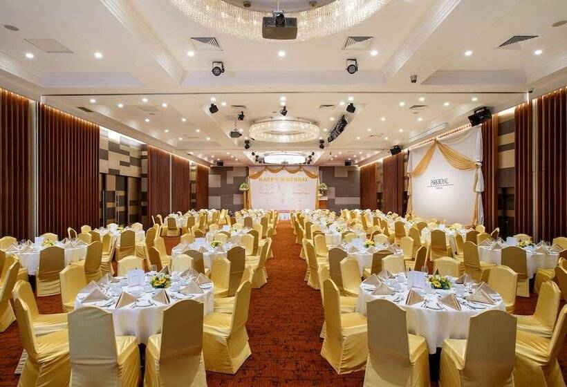 هتل Parkroyal Yangon