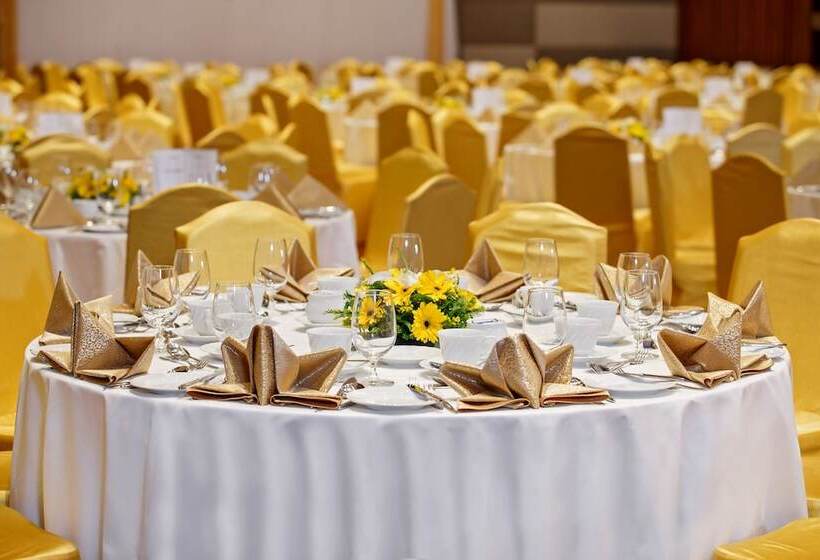 هتل Parkroyal Yangon