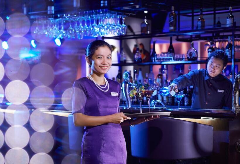 هتل Parkroyal Yangon