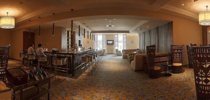 هتل Parkroyal Yangon