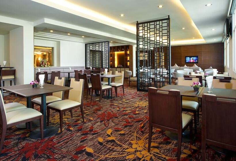 هتل Parkroyal Yangon