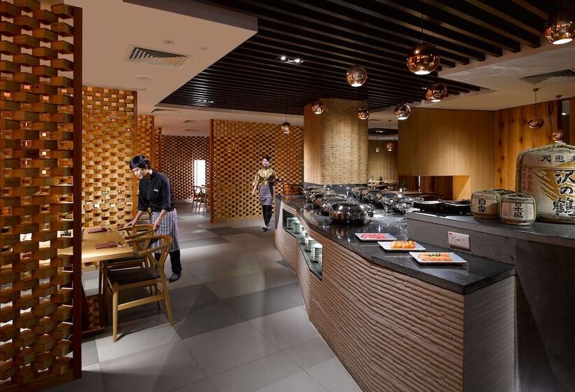 هتل Parkroyal Yangon