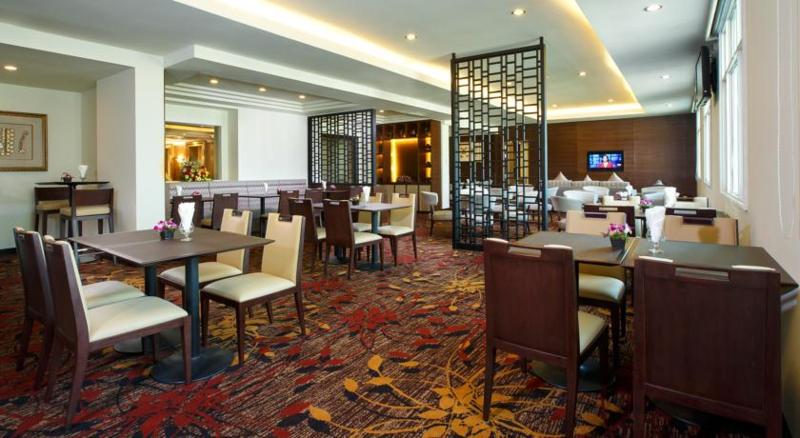 هتل Parkroyal Yangon