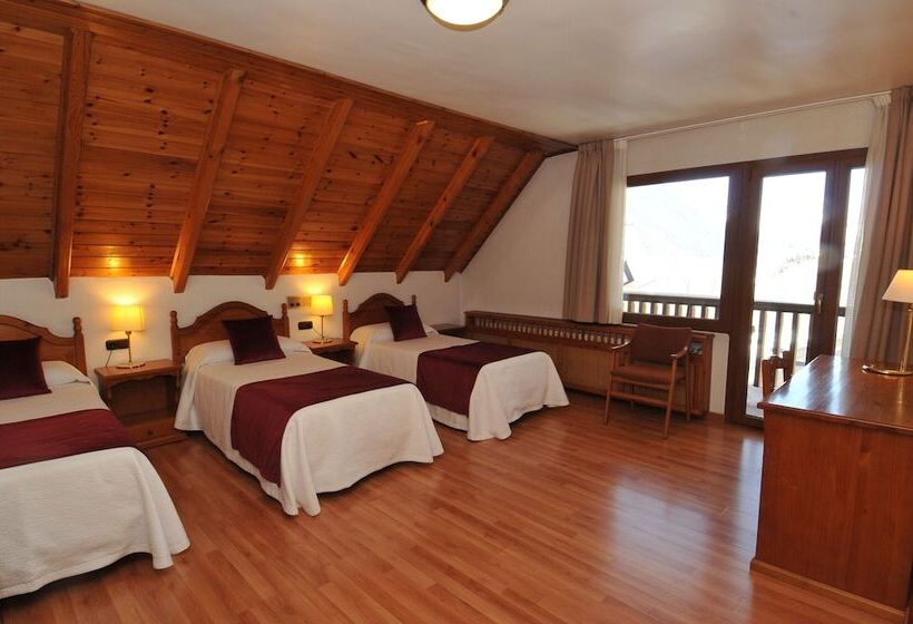 Отель Petit Lacreu