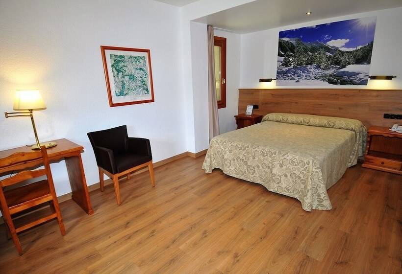 Отель Petit Lacreu