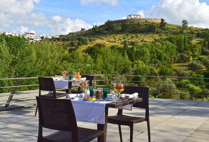 هتل Pousada Convento De Arraiolos