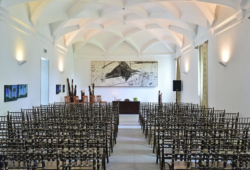 هتل Pousada Convento De Arraiolos