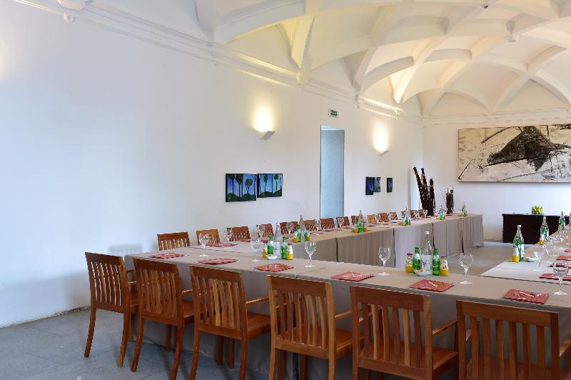 هتل Pousada Convento De Arraiolos