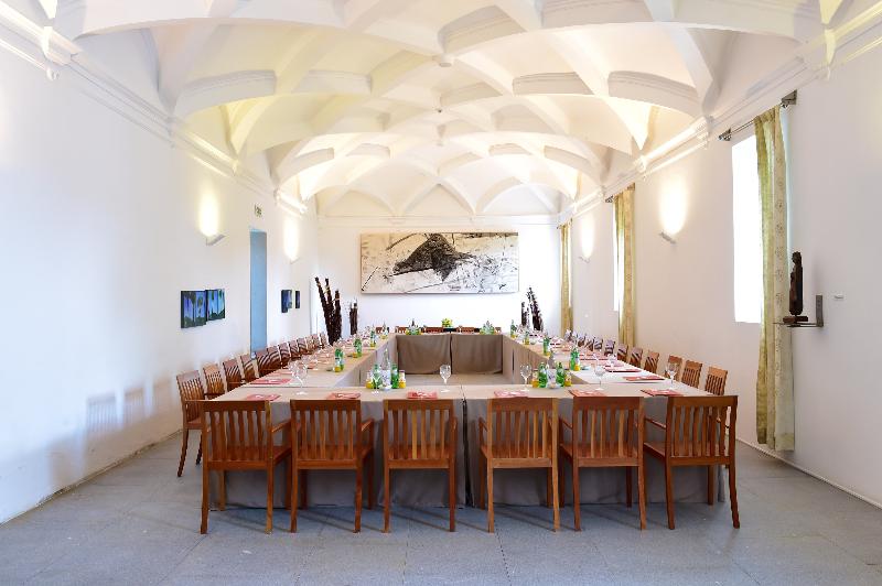 هتل Pousada Convento De Arraiolos