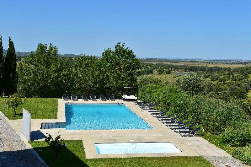 هتل Pousada Convento De Arraiolos