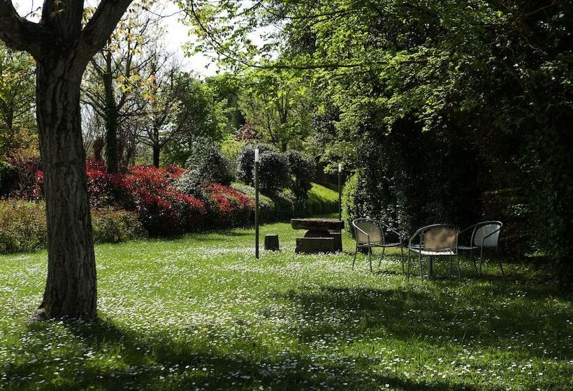 Отель Relais Della Rovere