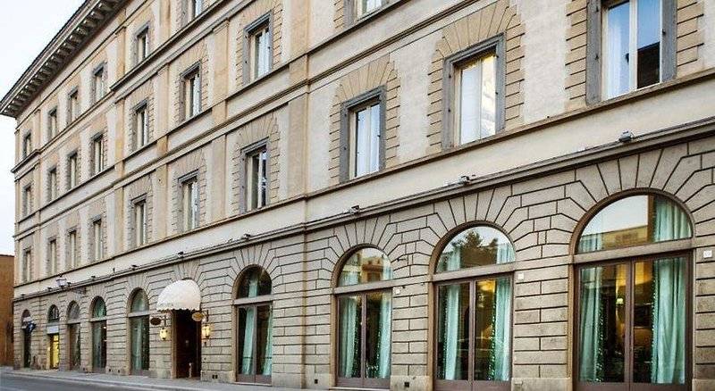 هتل Room Mate Luca