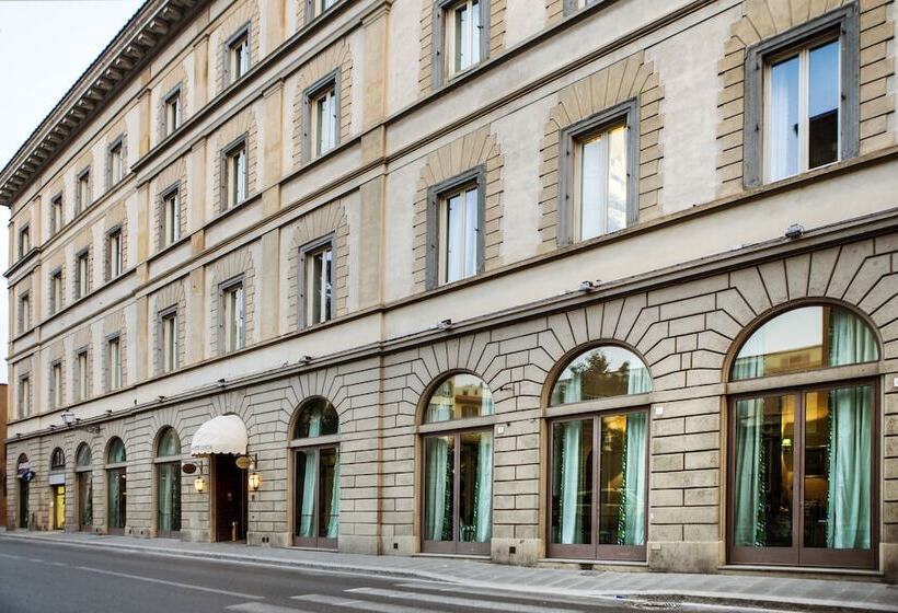 هتل Room Mate Luca