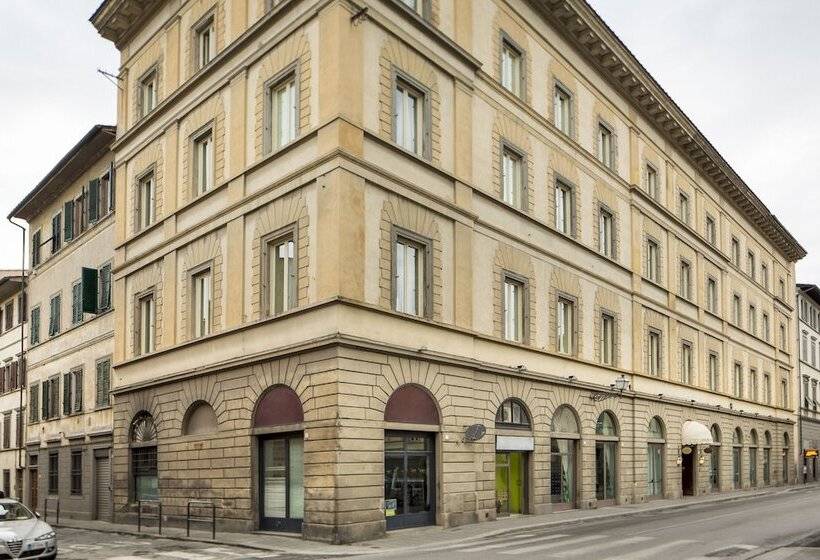 هتل Room Mate Luca