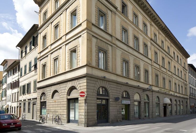 هتل Room Mate Luca