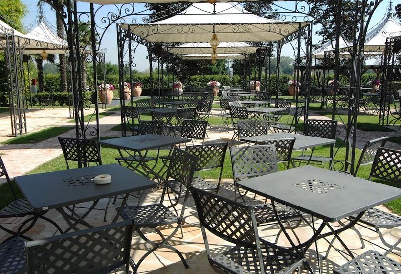 בית מלון כפרי Royal Garden