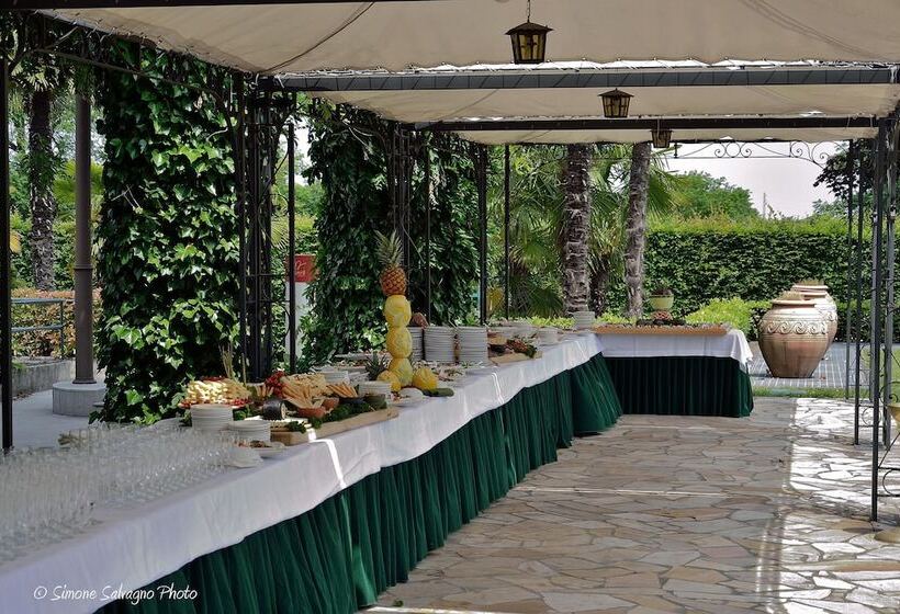 בית מלון כפרי Royal Garden