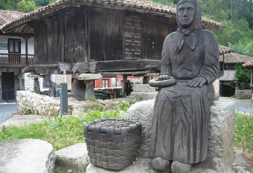 فندق ريفى Aldea Del Trasgu