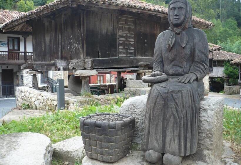 فندق ريفى Aldea Del Trasgu