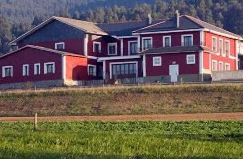 هتل Turismo Rural Suquin