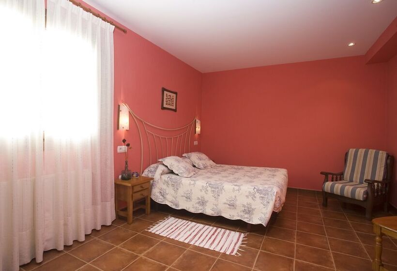 هتل Turismo Rural Suquin