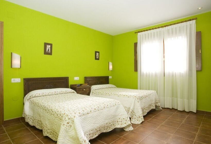 هتل Turismo Rural Suquin