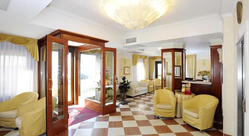 هتل Russo Palace