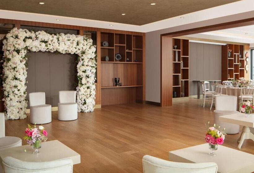 هتل Sheraton Istanbul Levent