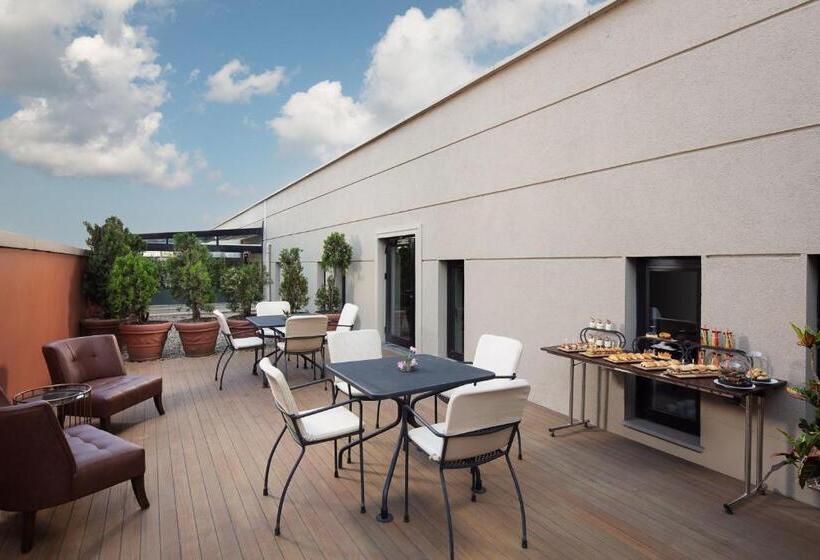 هتل Sheraton Istanbul Levent