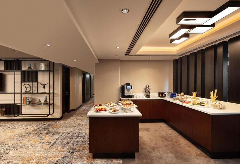 هتل Sheraton Istanbul Levent