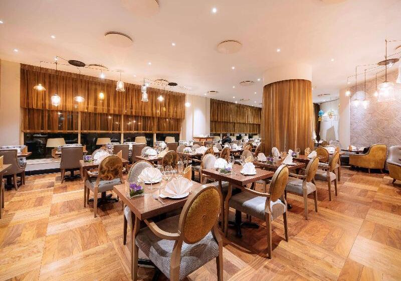 Отель Sofitel London Gatwick