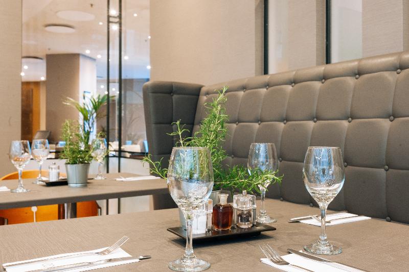 Отель Sofitel London Gatwick