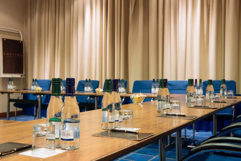 Отель Sofitel London Gatwick