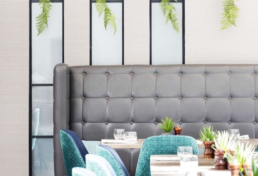 Отель Sofitel London Gatwick