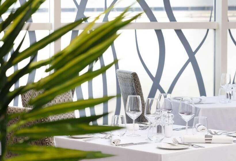 Отель Sofitel London Gatwick