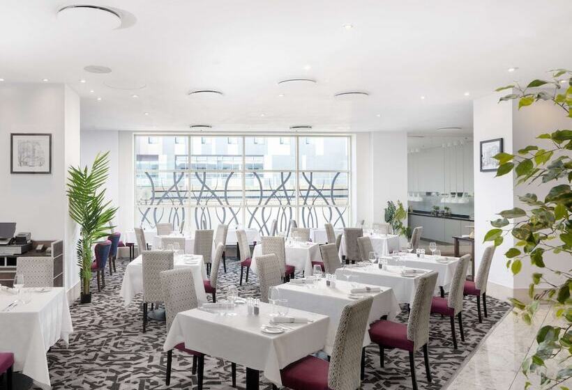 Отель Sofitel London Gatwick