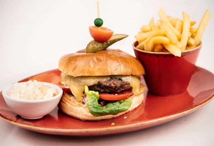 Отель Sofitel London Gatwick