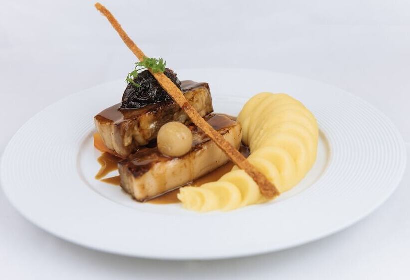 Отель Sofitel London Gatwick