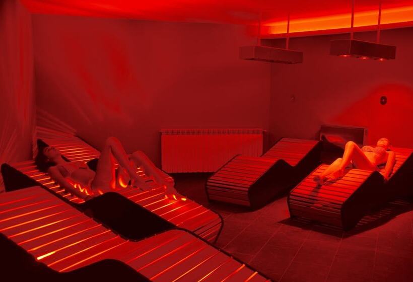 هتل Spa Acevi Val D’aran