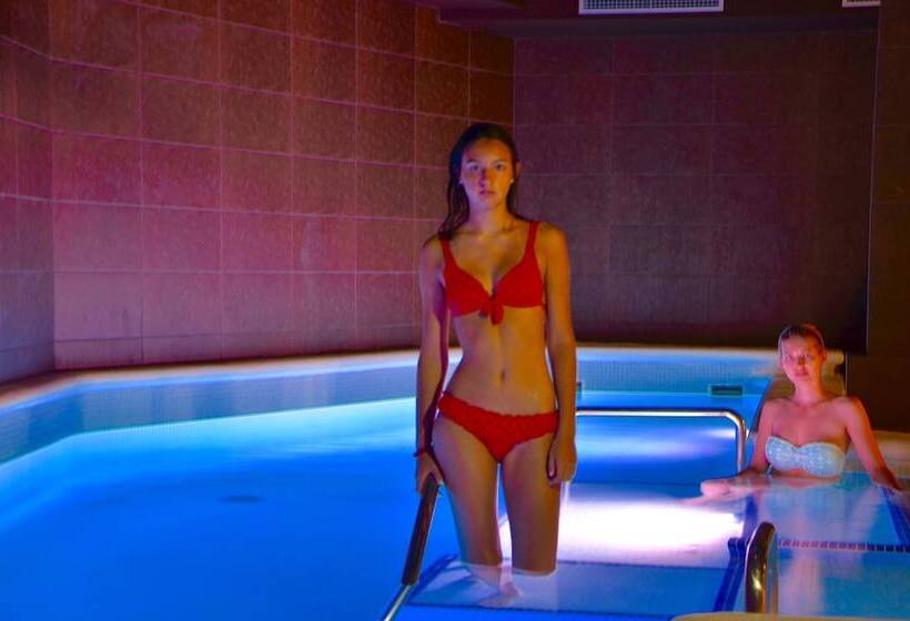 هتل Spa Acevi Val D’aran