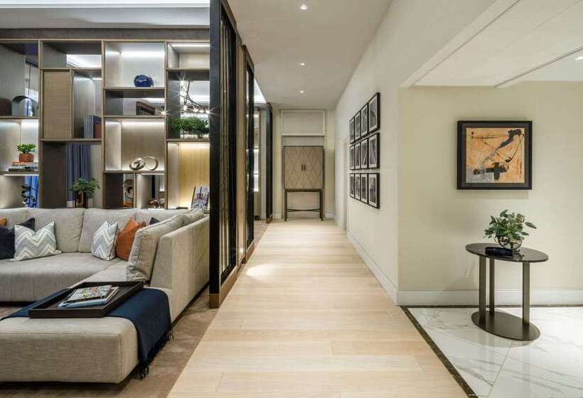 Отель The Lowry