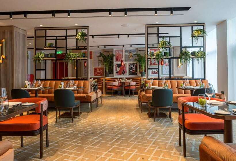 Отель The Lowry